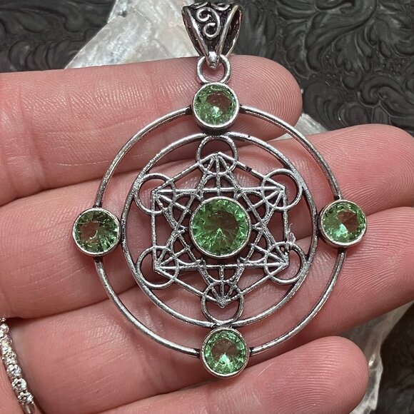 Faceted Peridot Metratrons Cube Sacred Geometry Pendant (55 2128) - Picture 1 of 8